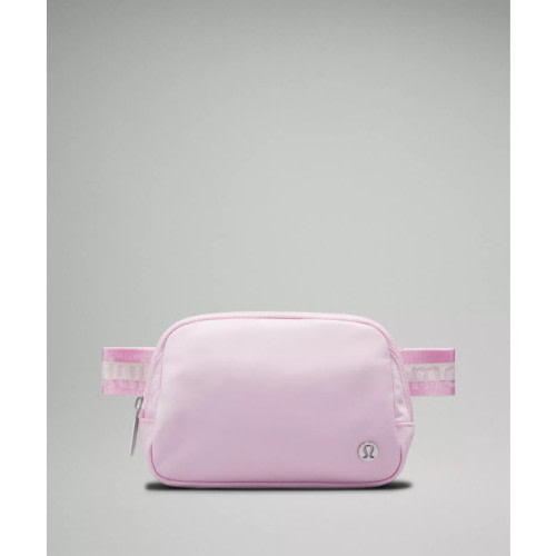 lululemon Everywhere Belt Bag