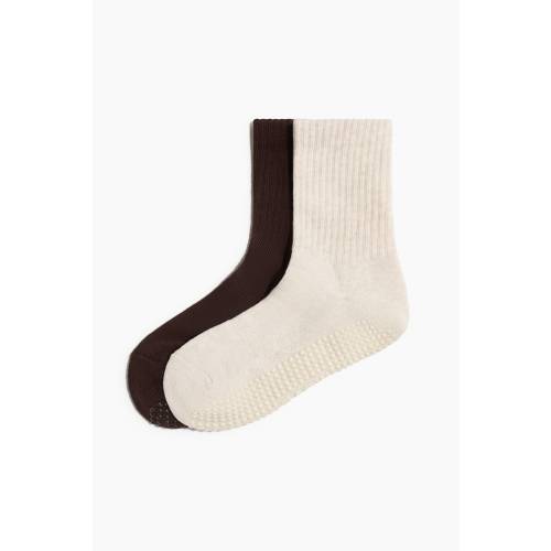 2-PACK NON-SLIP SPORTS SOCKS