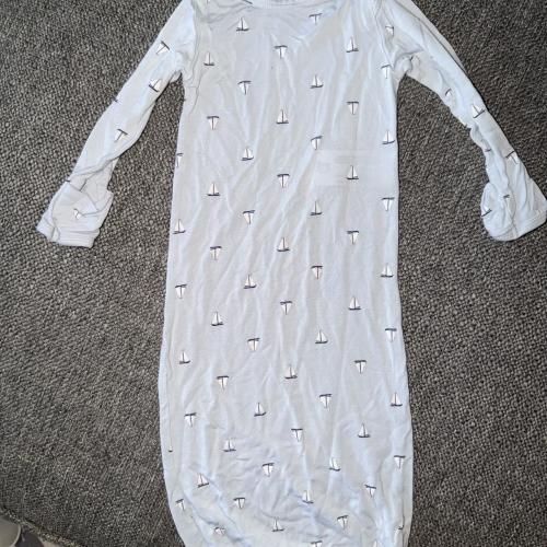 3 month carters sleep gown with fold over hands

96%...