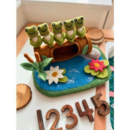 5 speckled frog felt play set