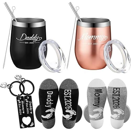 Mifoci 6 Pcs Gifts for New Parents Est 2026 20oz Stainless Steel Insulated Tumbler with Lid Anniversary New Parents Pregnancy Gift Daddy Keychain Socks for First Time Mom and Dad(Black, Rose Gold)