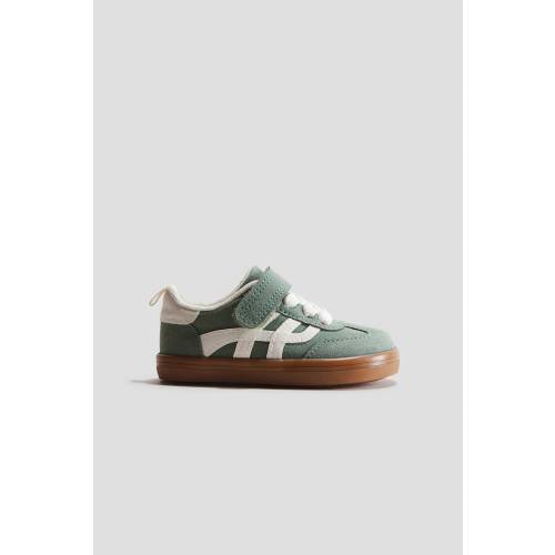 BAREFOOT SNEAKERS Size 4.5