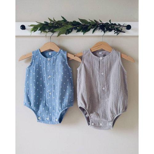 Natural muslin romper for a baby boy or girl, from birth up to 24 months