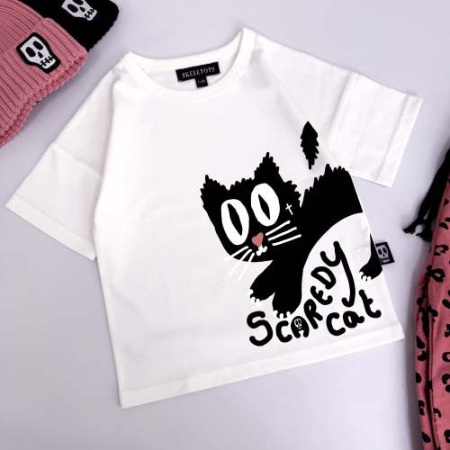 SCAREDY CAT TEE – Skeletots