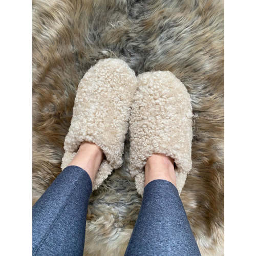 THE EVERYDAY SLIP-ON: TAN SHEARLING SHEEPSKIN