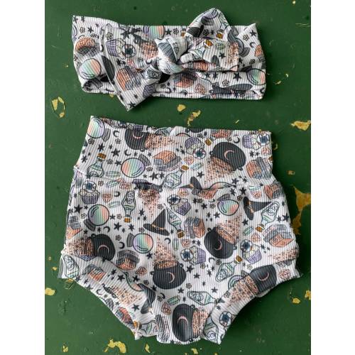 Halloween Baby Outfit: Witch Hat Bummies and Bow