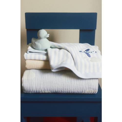 EMBROIDERED-DETAIL BATH TOWEL