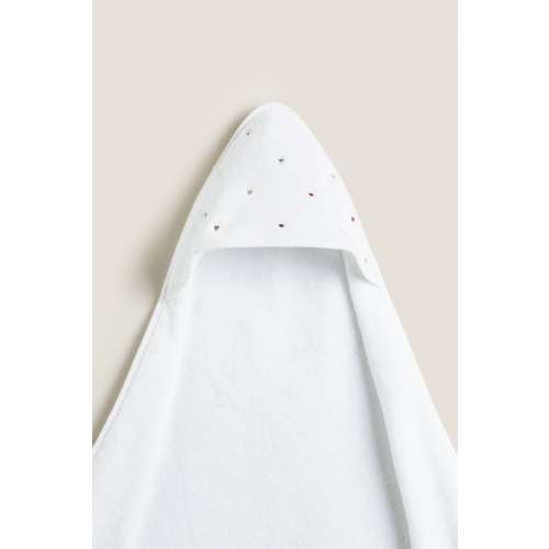 HOODED BABY TOWEL WITH EMBROIDERED HEARTS