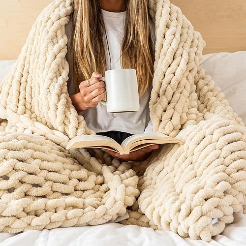 SAMIAH LUXE Chunky Knit Blanket Throw 50x60", Cream Chenille Chunky Knit Throw Blanket for Living Room Decor or Boho Decor, Thick Yarn Knitted Blankets for Couch or Bed, Cable Knitted Crochet Blankets
