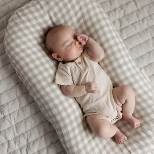 Baby Lounger Nest + Gingham Linen Cover