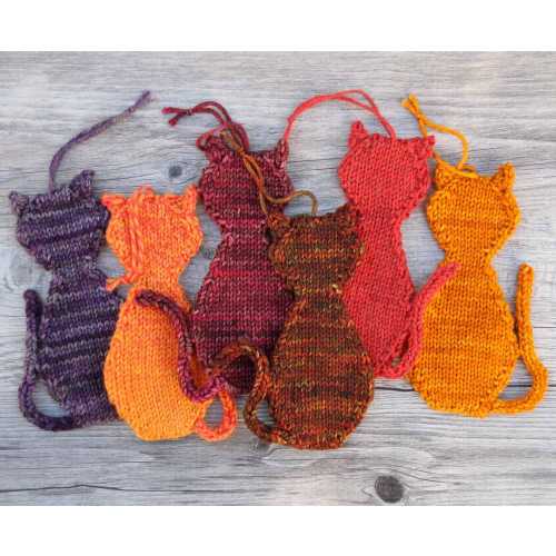 Hand-Knitted Merino Cat Ornament: Colorful Kitty Decor