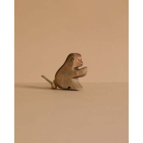 Ostheimer Baboon, Sitting
