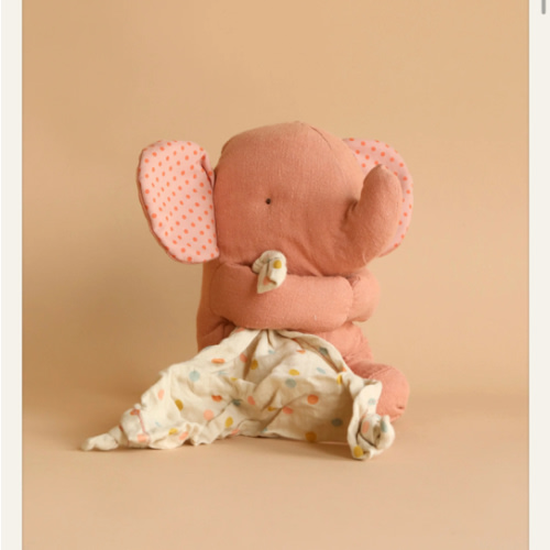 Maileg Lullaby Friends - Elephant - Old Rose (Plays Music)– Odin Parker