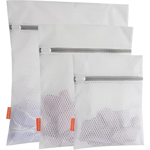 Polecasa 3Pcs Extra Durable 125g Diamond Mesh Laundry Bags with Sturdy Zipper, Larger Holes, Variety Sizes for all Your Delicates, Bras, Baby Clothes, Travel Essentials (1 Large, 1 Medium, 1 Small)