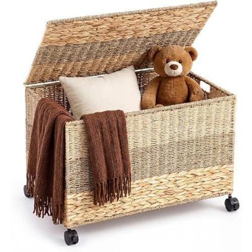 Cinnvoice 17.2 Gallon(65 L) 22×13×14 in Wicker Storage Trunk with Wheels & Lid Heavy Duty Rolling Storage Bench Large Toy Chest Water Hyacinth Woven Blanket Bin for Bedroom, Laundry Room, Tricolor