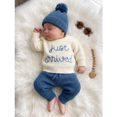 Arrival Announcement Outfit