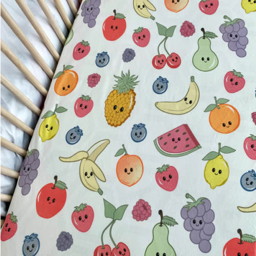 Drap contour pour bassinette en coton : Fruits mignons (fond blanc)