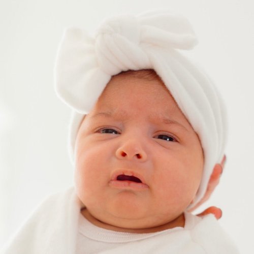 RUCHED BEANIE WITH BOW