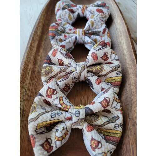 Wizarding world headband gift for girl, HP headwrap for baby girl gift, Harry Potter baby bow handmade gift. 9 3/4 Birthday outfit