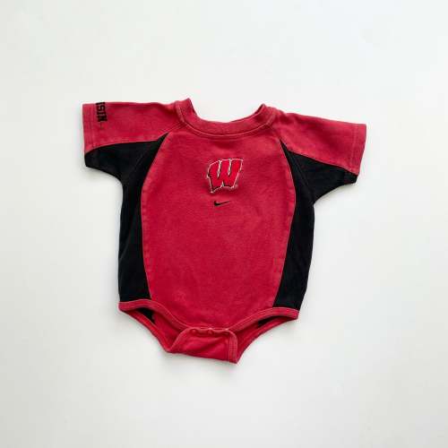 90s Nike Wisconsin Badgers t-shirt (Age 6/9m)