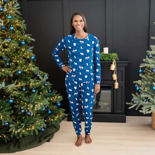 Women's Jogger Pajama Set in Frosty Friends