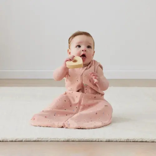 ergoPouch Jersey Sleeping Bag 1.0 Tog Daisies Size 3-12 Months | Baby Bunting NZ