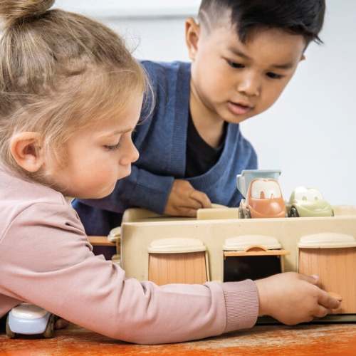 BIO Playset: Garage - 4pcs - Buzzy | Maisonette