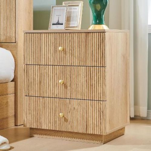 SinCiDo Fluted Nightstand with Charging Station, 21.65" Wide Modern Wood Bedside Table w/3 Storage Drawers for Bedroom, Living Room, Natural