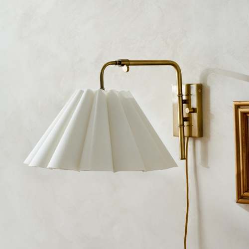 Odette Swivel Plug-In Sconce with White Linen Scallop Shade