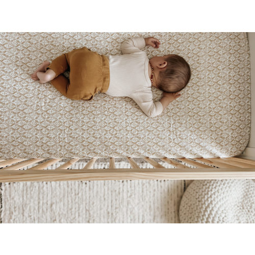 Kendi Neutral Crib Sheet - Diamond Pattern | Crane Baby