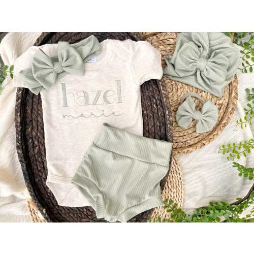 Personalized baby girl outfit with bummies, Custom take home outfit, customizable newborn outfit