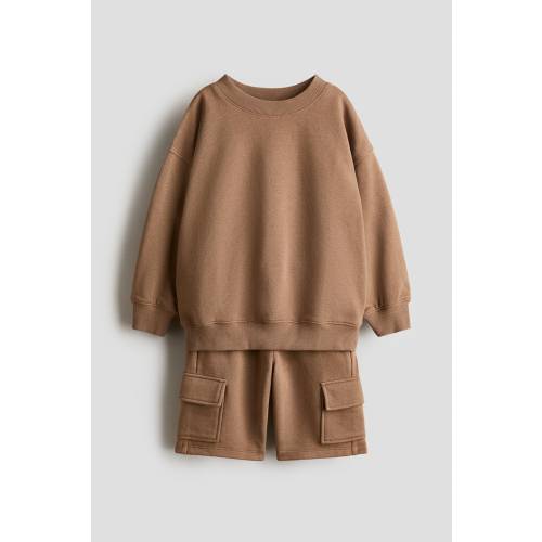 2-PIECE SWEATSHIRT AND SWEATSHORTS SET