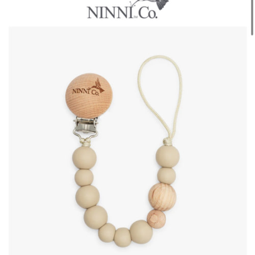 Ninni Co. Toffee Brown Pacifier Clip