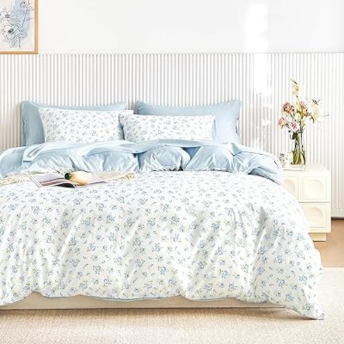 Wake In Cloud - Floral Duvet Cover Set, Flower Coquette Cottagecore Shabby Chic Cute Aesthetic, Soft Lightweight Dorm Bedding for Women Teen Girls, 3 Pieces, White Blue, Full Size