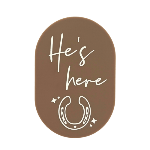 'He’s Here' Plaque | Western Horse Shoe
