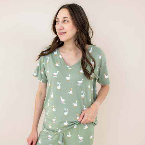 Women's Relaxed Fit V-Neck in Silly Goose