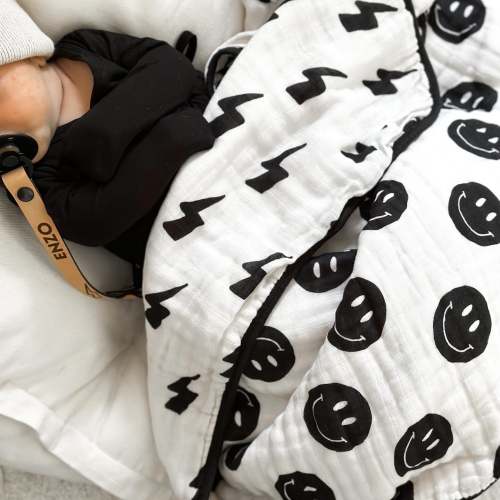 Organic Muslin Quilt in Bowie x Smiley