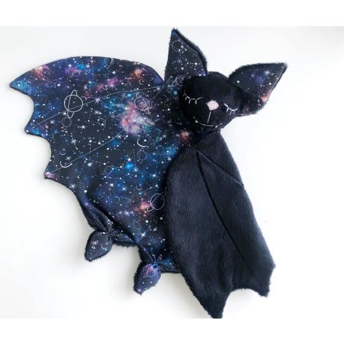 Personolized bat lovey for baby, personolized baby lovey, baby shower gift, spice nursery decor, baby bat plush toy, gothic baby toy