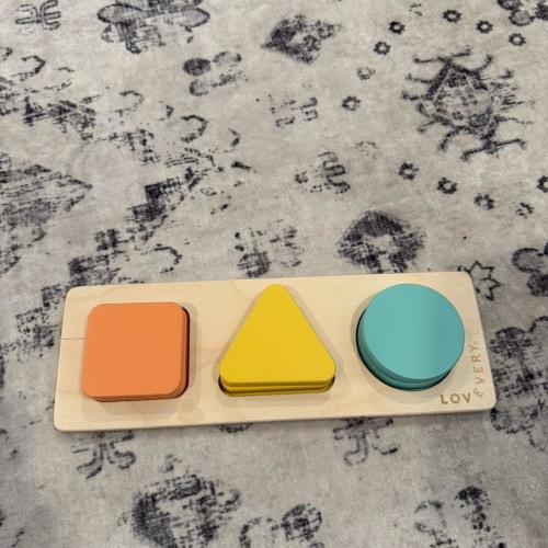 Lovevery Geo Shapes Wooden Puzzle for 19-21 months...