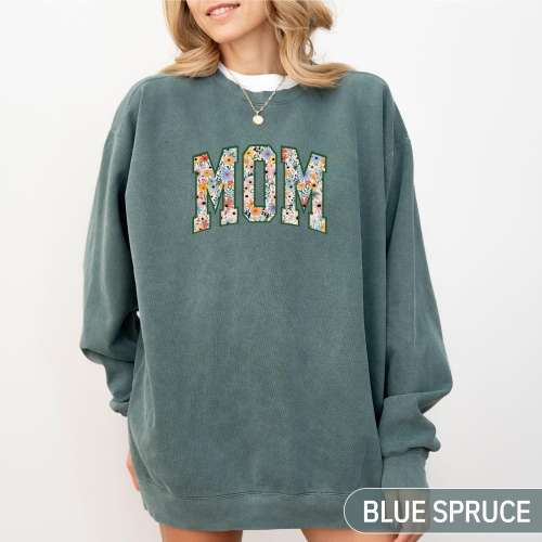 Comfort Colors Mom Sweatshirt, Floral Mom Sweatshirt, New Mom Gift, Pregnancy Announcement Gift, Birthday Gift for Mom,Cute Mom Life Sweater