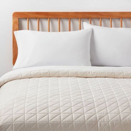 Full/Queen Microfiber Quilt Ivory - ONLY THE QUILT is included