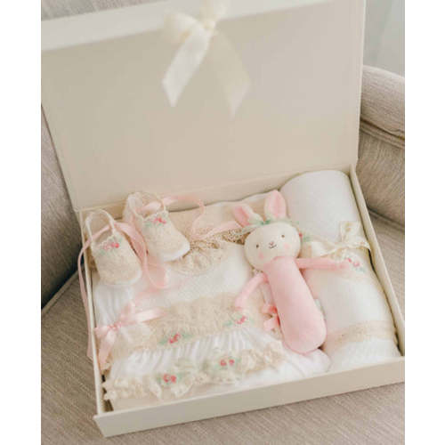 Elizabeth Personalized Blanket – Baby Beau and Belle