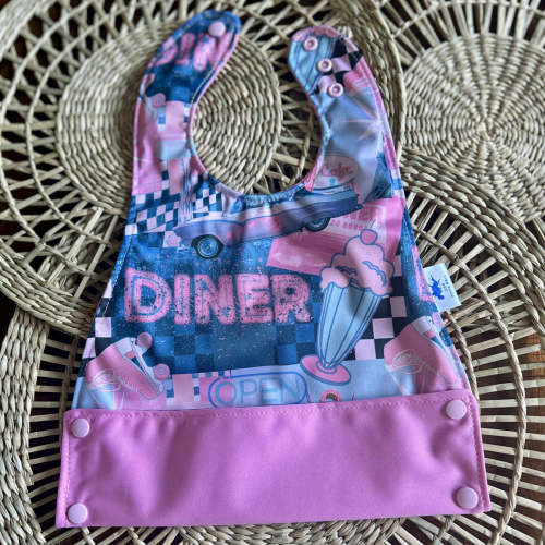 Bavette Imperméable Diner Rétro – Crée Petite Mère