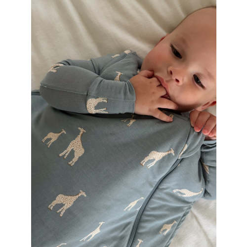 Giraffe Moss Sage 2.5 TOG Bamboo Viscose Sleep Sack | günamüna
