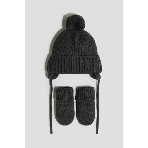 2-PIECE BEANIE AND MITTENS SET