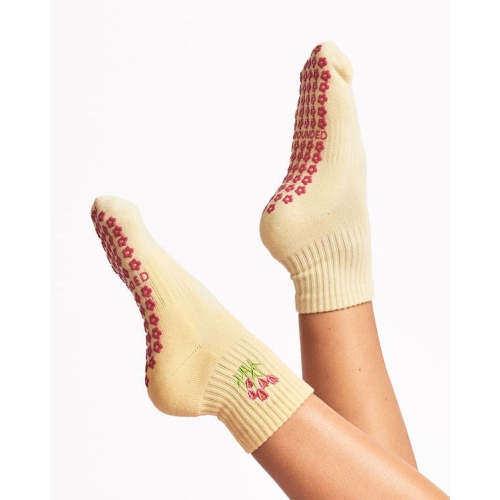 Cropped Crew Butter Yellow Grip Socks