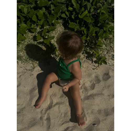 pixie singlet | parrot green