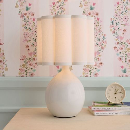 Scallop Shade Ceramic Table Lamp (15.5")