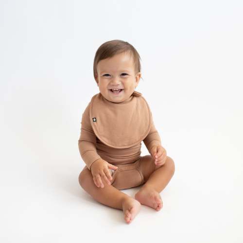 Cushy Bib in Latte