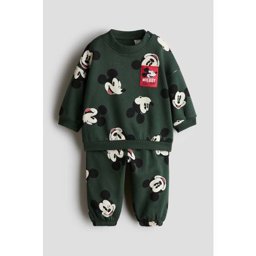 2-PIECE PRINTED SWEATSHIRT AND JOGGERS SET